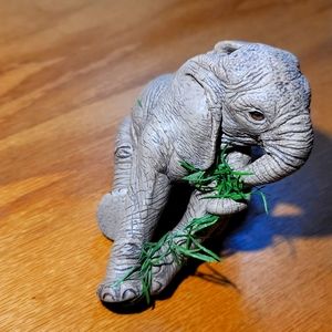 The Herd Elephants baby "Snatch" #3130 Elephant Martha "Marty" Sculptures